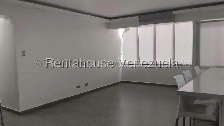 Apartamento (1 Nivel) en Alquiler en Los Palos Grandes, Distrito Metropolitano - 5
