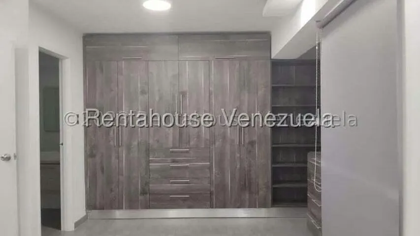 Apartamento (1 Nivel) en Alquiler en Los Palos Grandes, Distrito Metropolitano - 8