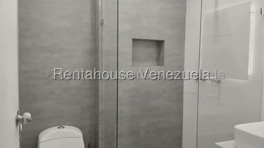Apartamento (1 Nivel) en Alquiler en Los Palos Grandes, Distrito Metropolitano - 9