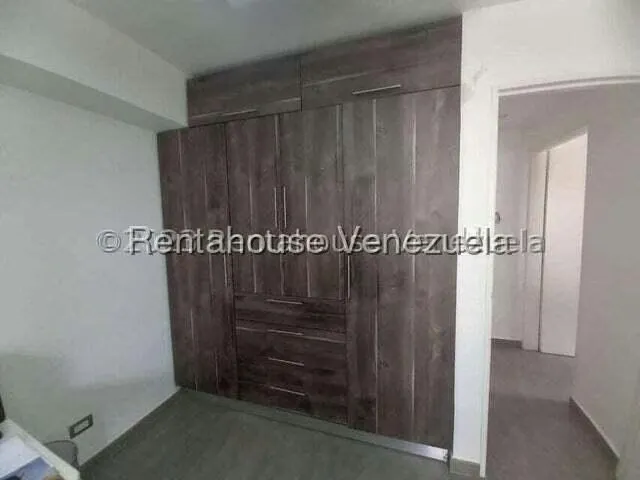 Apartamento (1 Nivel) en Alquiler en Los Palos Grandes, Distrito Metropolitano - 10