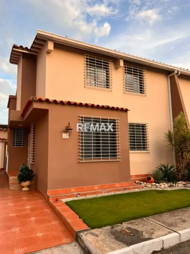 Casa en Venta Urb Caña Dorada