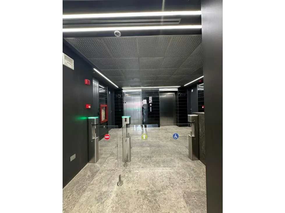 VENTA DE OFICINA EN LAS MERCEDES - 4