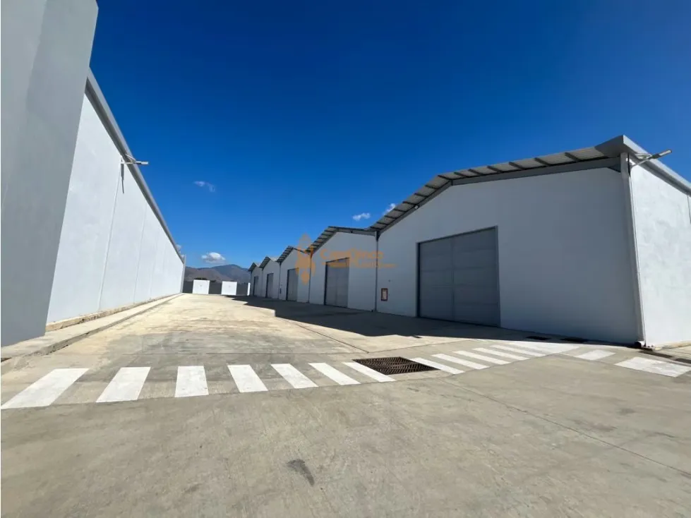 EN VENTA GALPONES EXCLUSIVOS. En San Diego. Aceptan Financiamiento. - 2