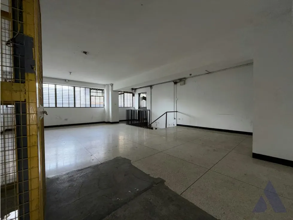 Alquilo local comercial 157m2 Puente Hierro 5707 - 4