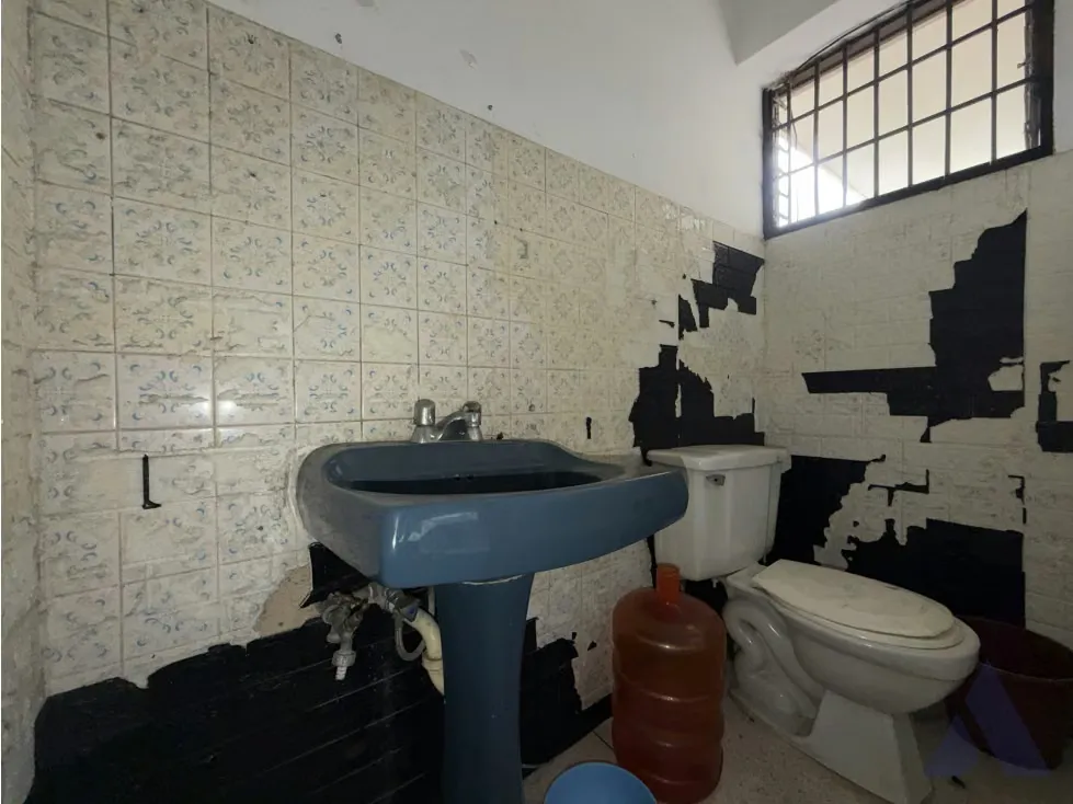 Alquilo local comercial 157m2 Puente Hierro 5707 - 5