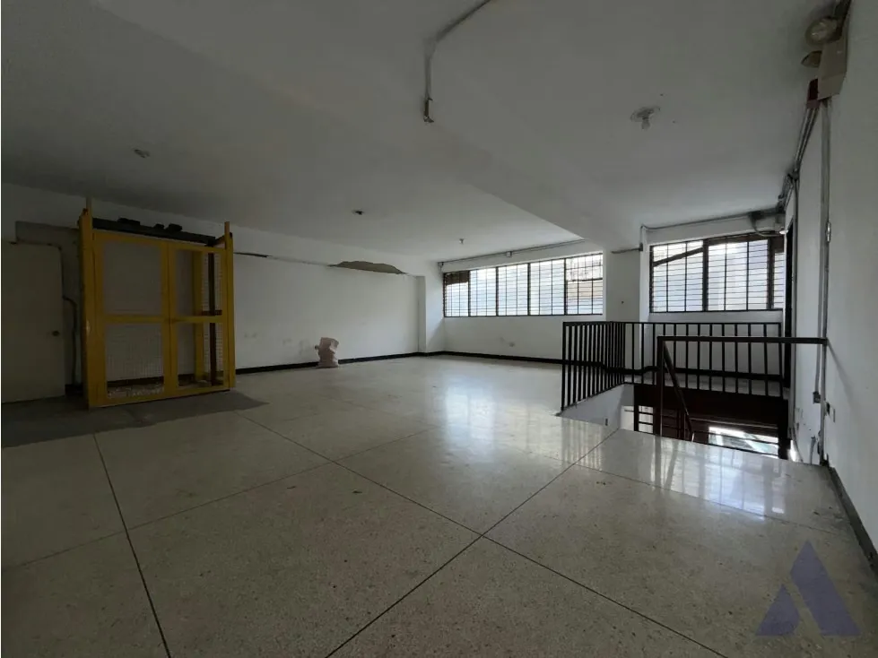Alquilo local comercial 157m2 Puente Hierro 5707 - 6