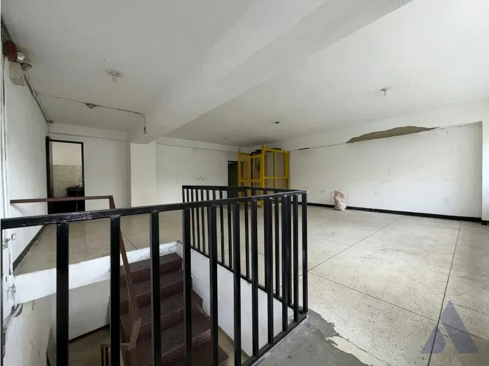 Alquilo local comercial 157m2 Puente Hierro 5707 - 7