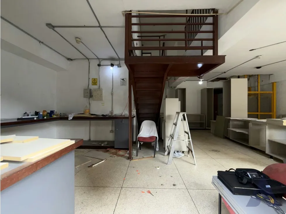 Alquilo local comercial 157m2 Puente Hierro 5707 - 9