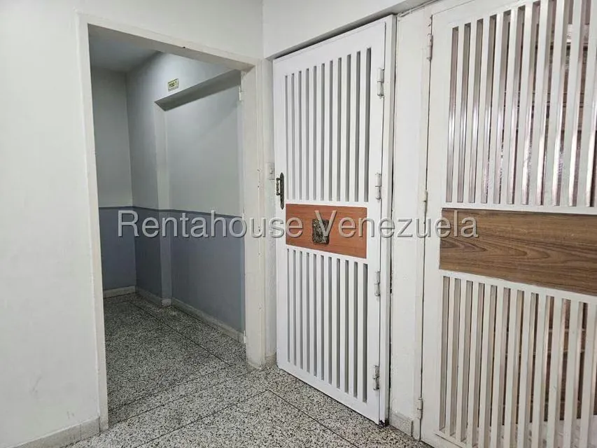 Apartamento (1 Nivel) en Venta en Urbanizacion El Centro, Aragua - 2