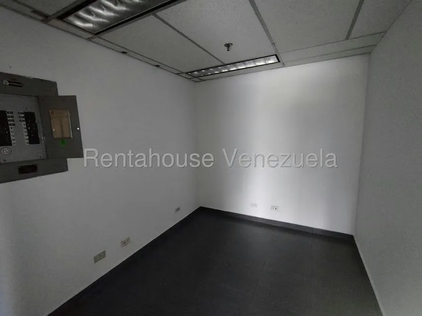 Oficina en Alquiler en Plaza Venezuela, Distrito Metropolitano - 13