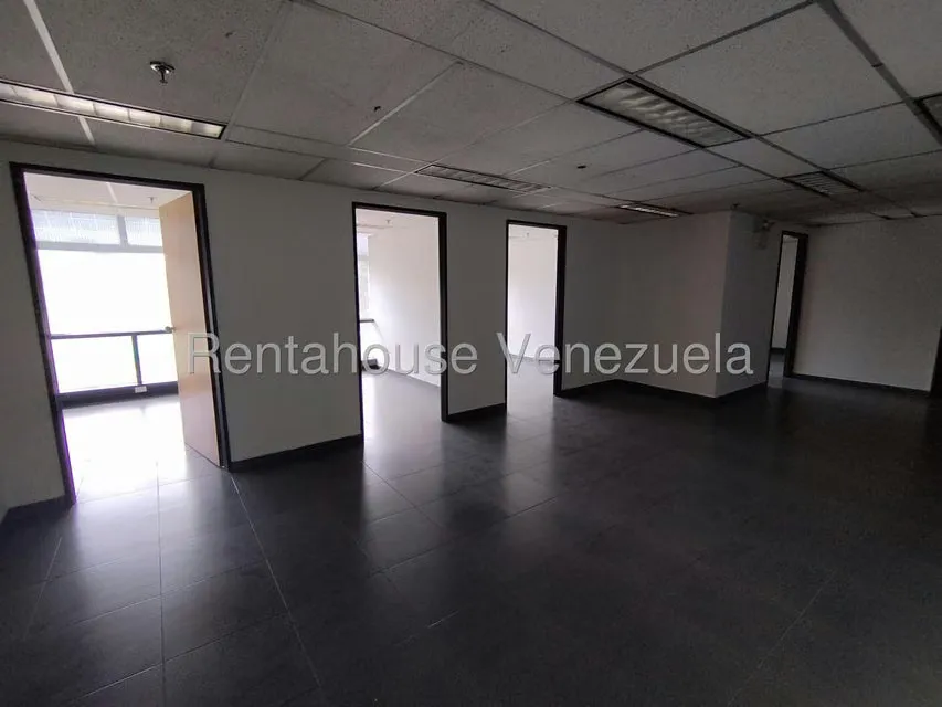 Oficina en Alquiler en Plaza Venezuela, Distrito Metropolitano - 4