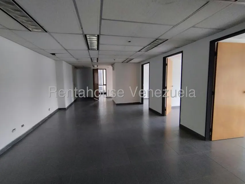 Oficina en Alquiler en Plaza Venezuela, Distrito Metropolitano - 5