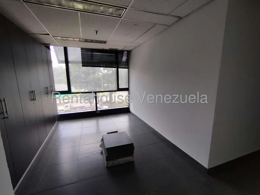Oficina en Alquiler en Plaza Venezuela, Distrito Metropolitano - 8