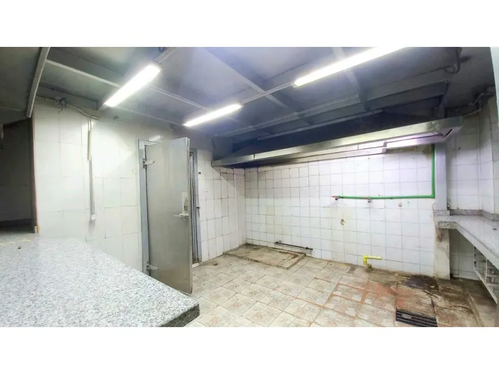 Se alquila local comercial 70m2 Av. Lecuna 4314 - 15