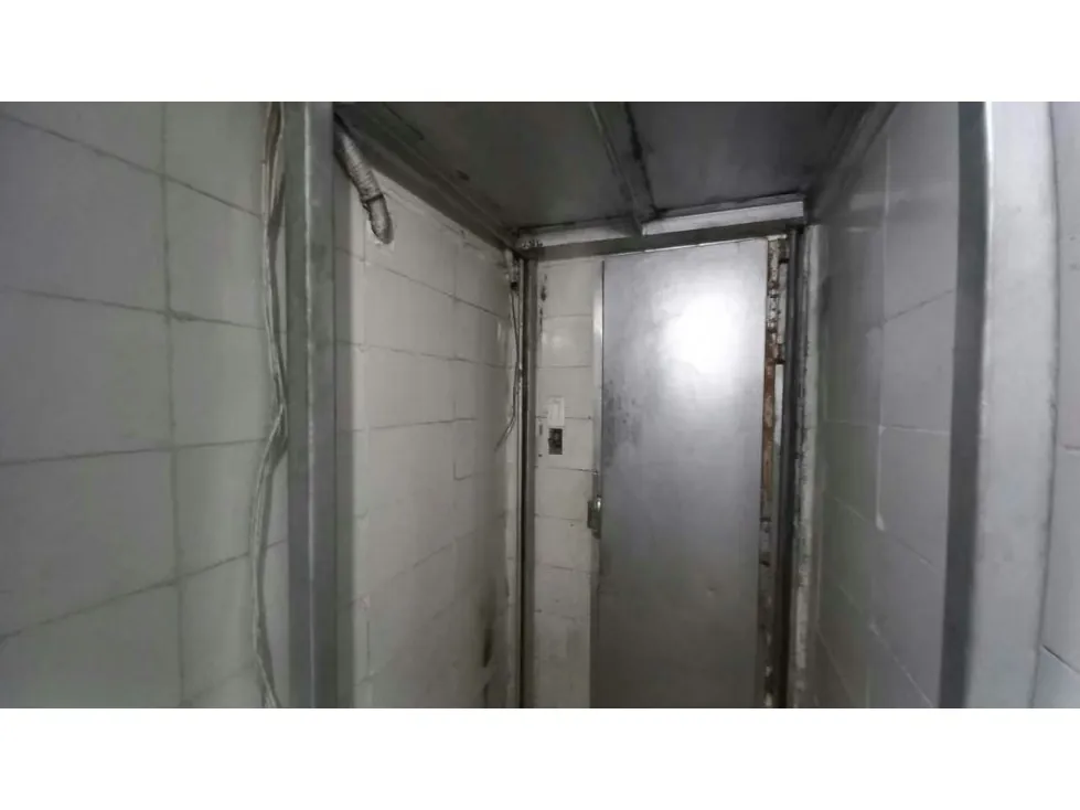 Se alquila local comercial 70m2 Av. Lecuna 4314 - 5