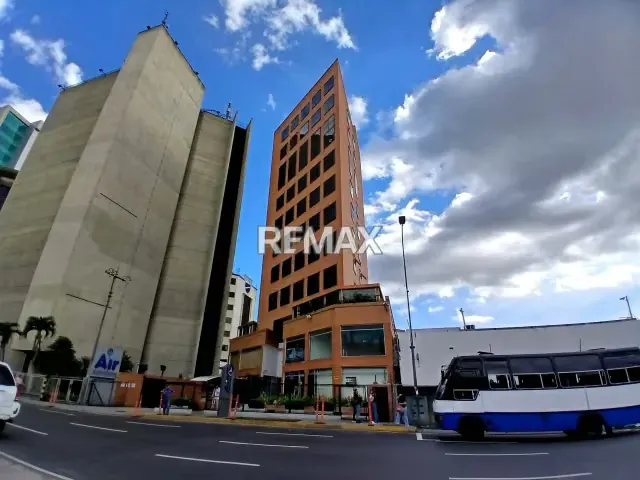 EN VENTA OFICINA DUPLEX EL ROSAL TORRE TAMANACO