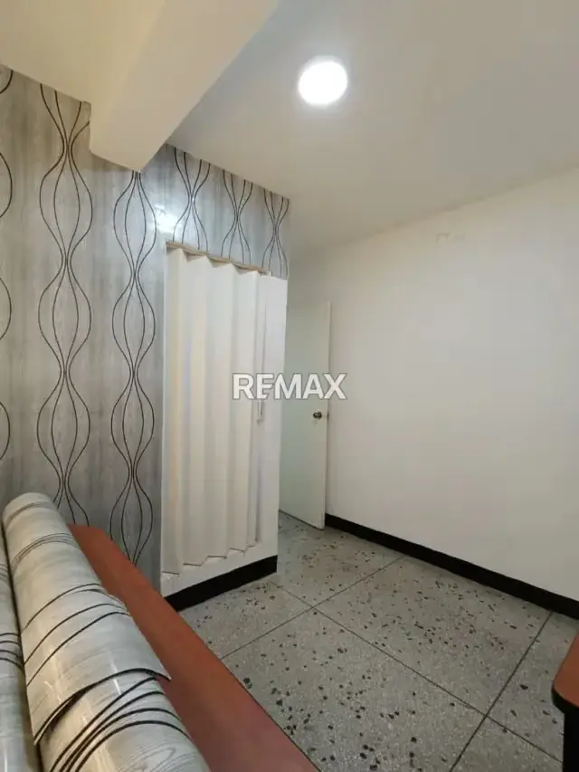 CONSULTORIO EN ALQUILER EN AV LIBERTADOR 3