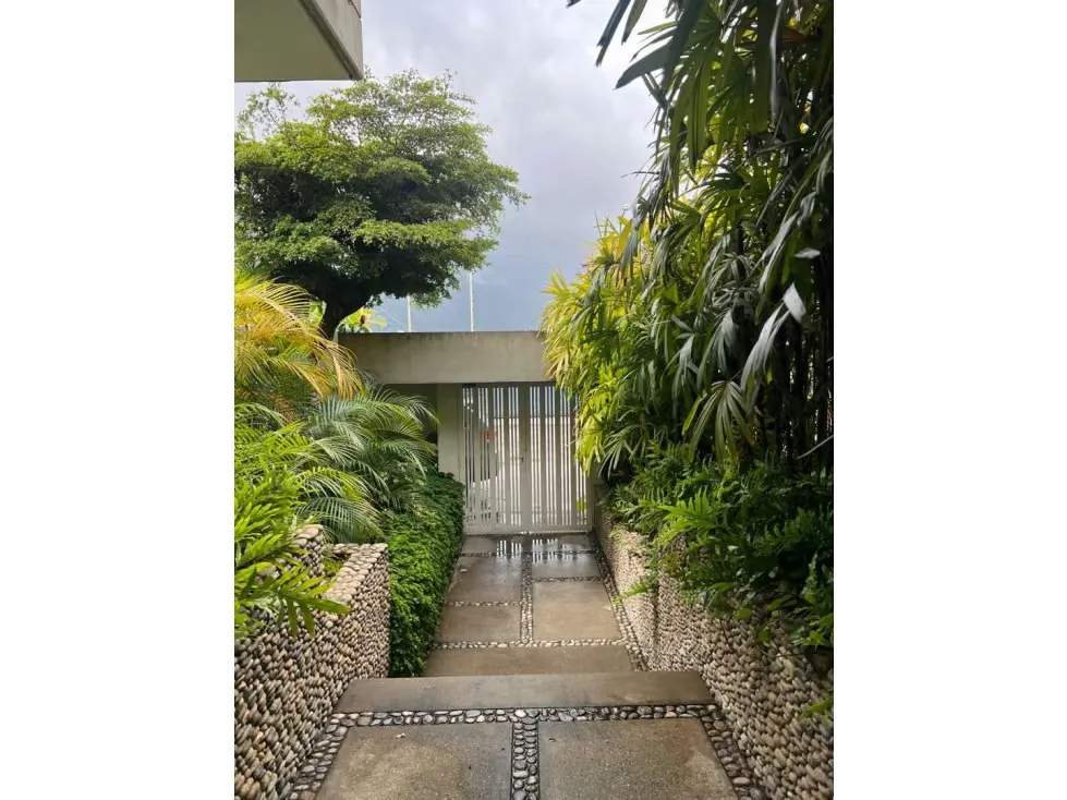 Se vende casa 1200m2 Lomas de Las Mercedes 4216