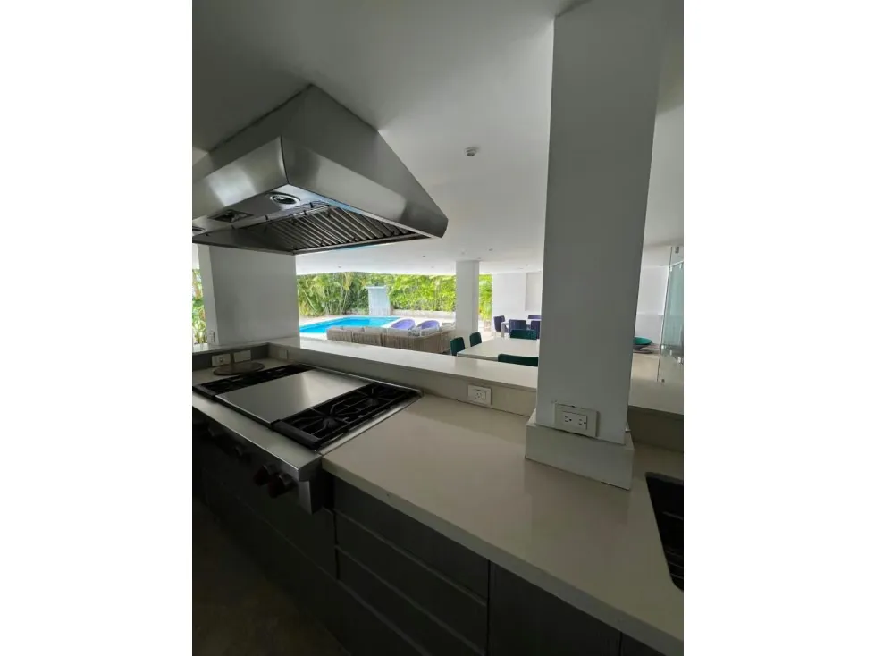 Se vende casa 1200m2 Lomas de Las Mercedes 4216 - 17