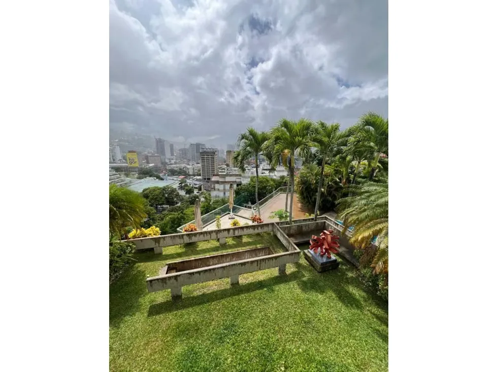 Se vende casa 1200m2 Lomas de Las Mercedes 4216 - 24