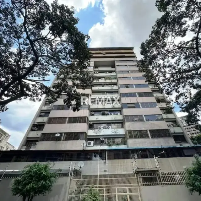 APARTAMENTO EN ALQUILER - URB. LAS PALMAS