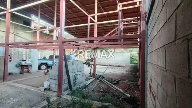 En Venta Galpón Comercial en la entrada principal de cordero a dos cuadras de la plaza. - 4