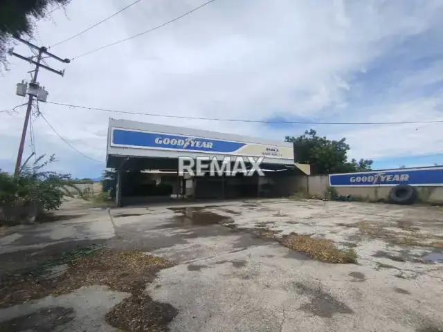 Galpón tienda cauchera