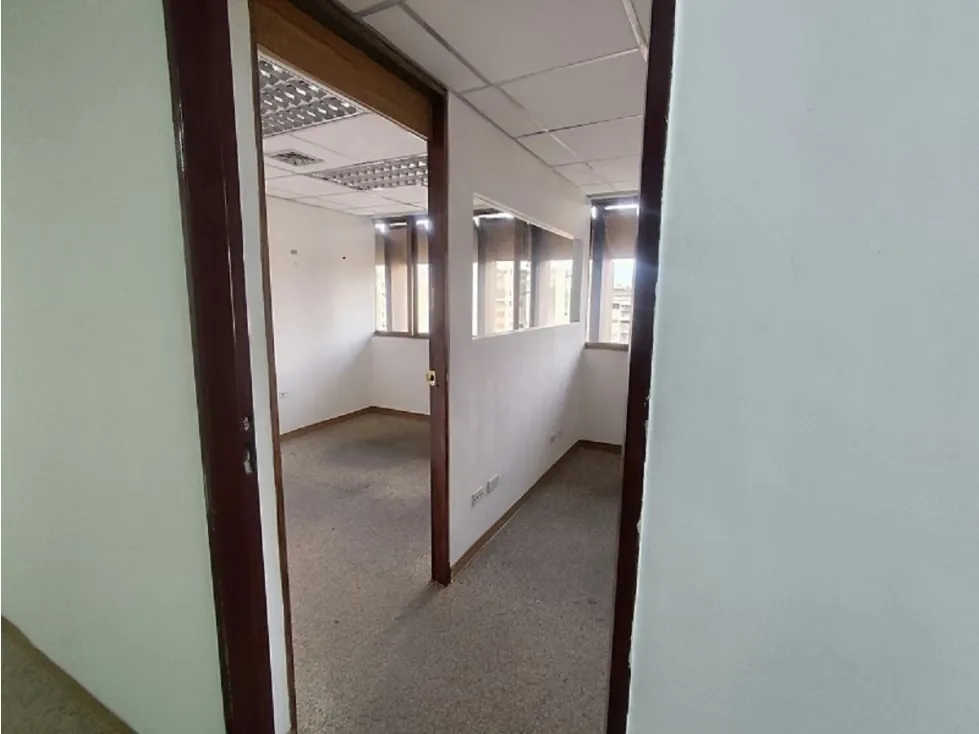 OFICINA ALQUILER 85 MTS2 TORRE BAZAR BOLÍVAR - 9