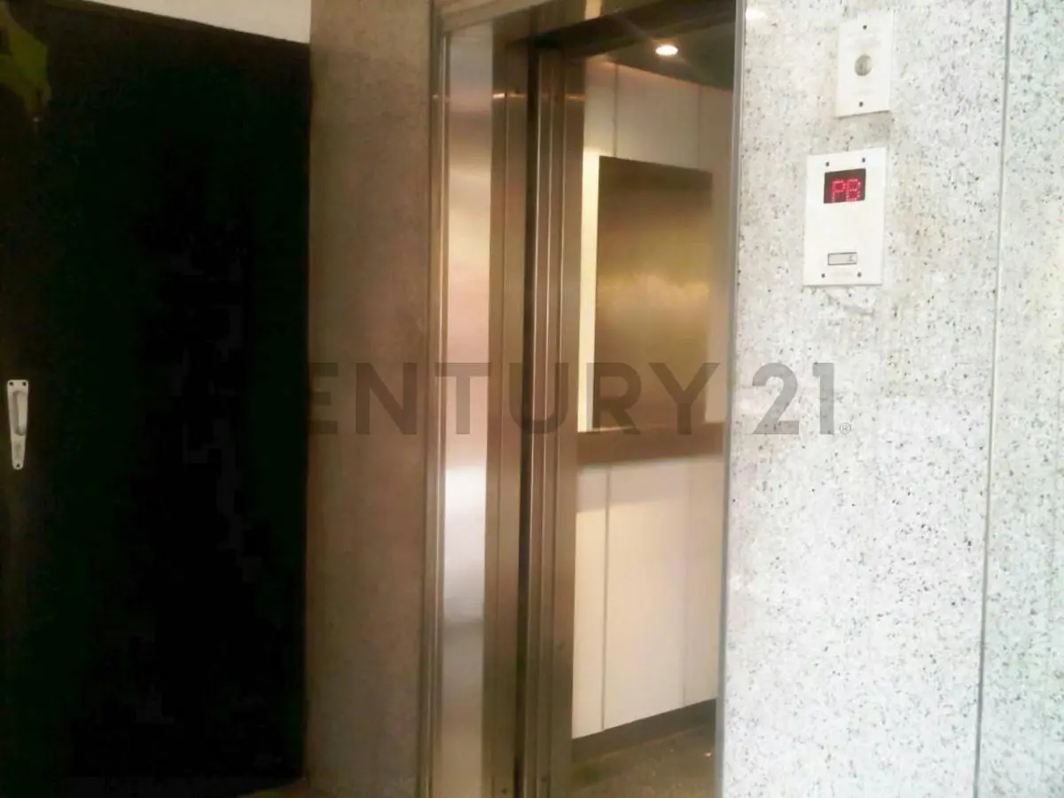 Se vende oficina en Sabana Grande Yep - 14