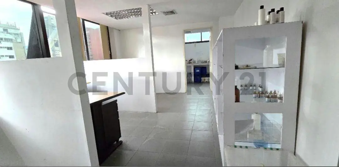 Se vende oficina en Sabana Grande Yep - 2
