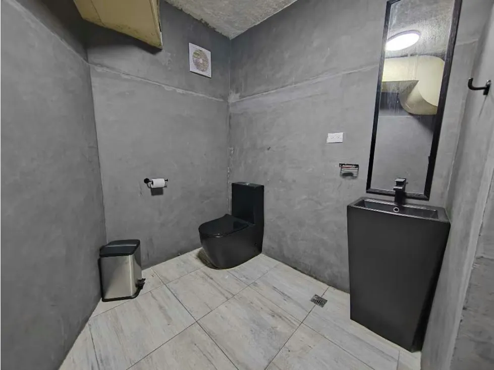 Se alquila local 121m2 El Recreo 3549 - 12