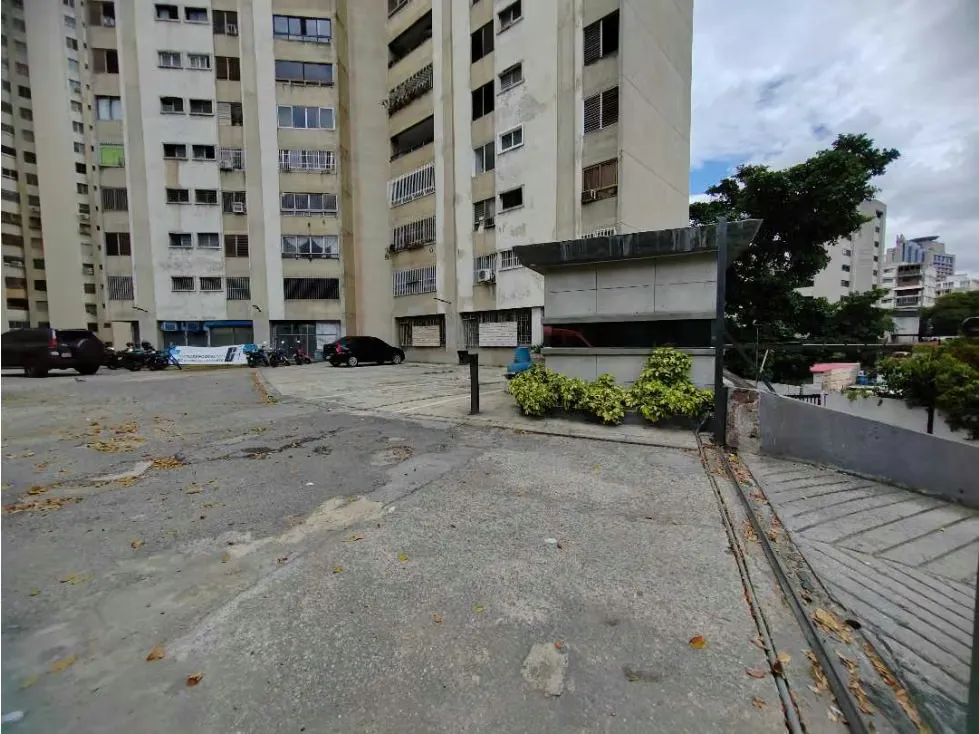 Se alquila local 121m2 El Recreo 3549 - 14
