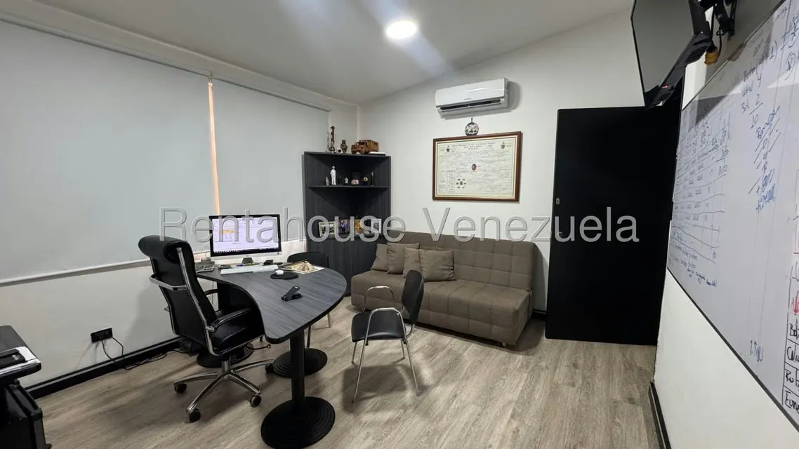 Oficina en Alquiler en El Marques, Distrito Metropolitano - 2