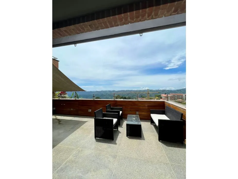 Apartamento Duplex en Venta en Loma Linda 3H/ 3B/ 3P/ 1M - 32