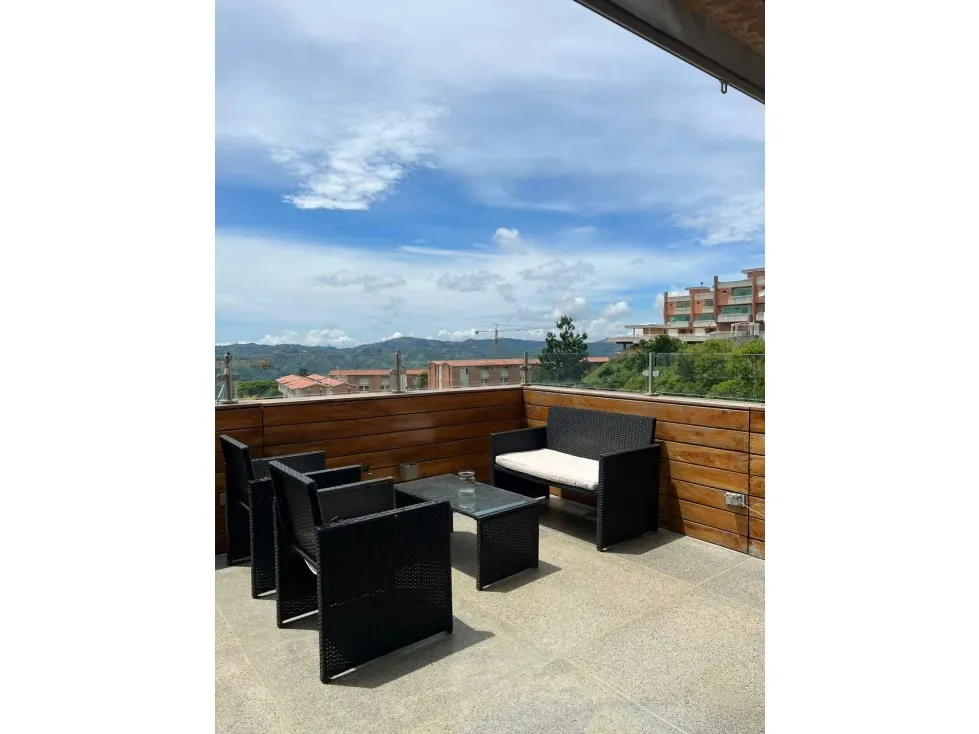 Apartamento Duplex en Venta en Loma Linda 3H/ 3B/ 3P/ 1M - 35