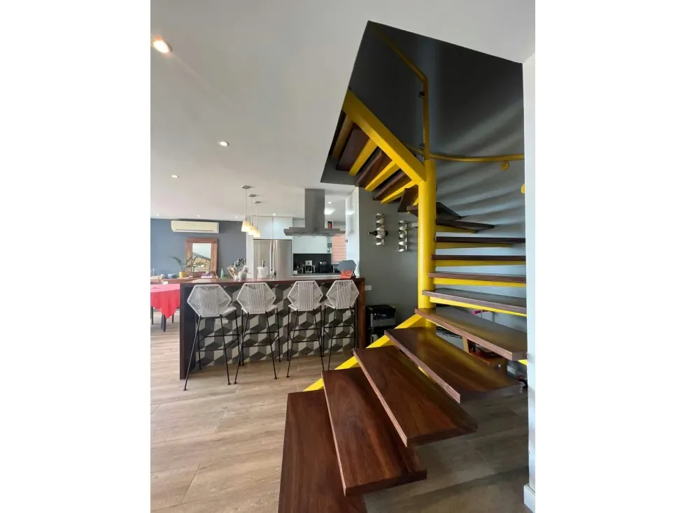 Apartamento Duplex en Venta en Loma Linda 3H/ 3B/ 3P/ 1M - 10
