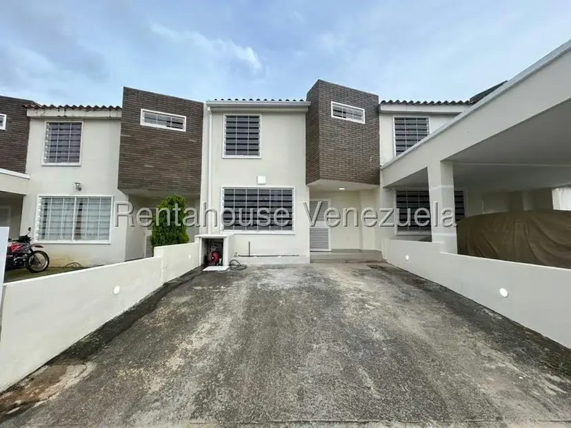Casa (Duplex) en Venta en Villas Del Golf Plaza, Lara