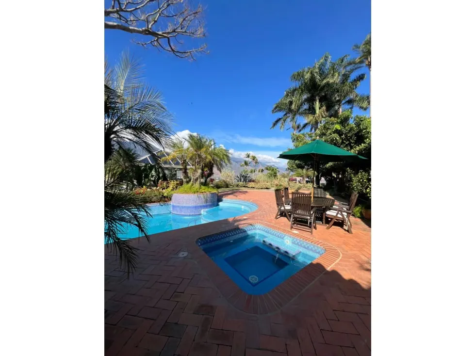 Vendo/Alquilo Casa 1843m2 Lomas del Mirador 6787 - 6