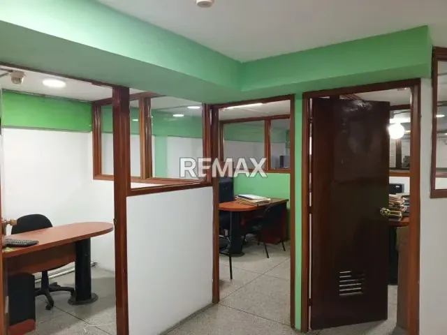 Alquiler de Local Comercial. Ubicado en el Centro Comercial Mercedes Díaz II.