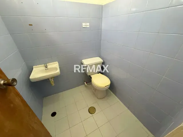 Local en Alquiler - 6