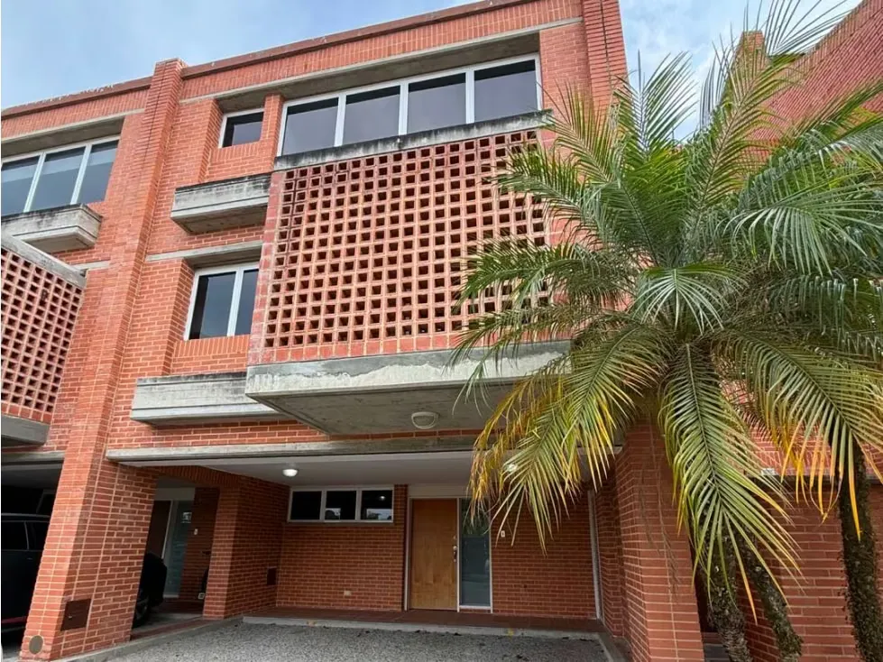 Se vende town house 248m2 El Hatillo 2083