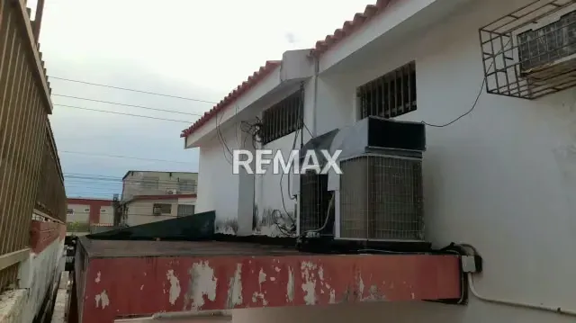 CASA COMERCIAL EN VENTA EN ESQUINA ESTRATEGICA ZONA NORTE - 13