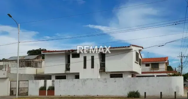 CASA COMERCIAL EN VENTA EN ESQUINA ESTRATEGICA ZONA NORTE - 3