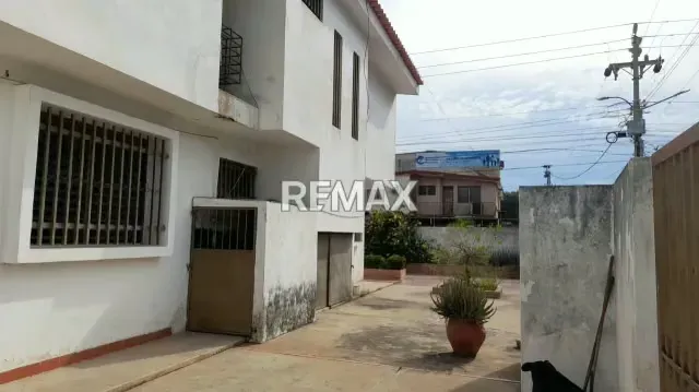 CASA COMERCIAL EN VENTA EN ESQUINA ESTRATEGICA ZONA NORTE - 8