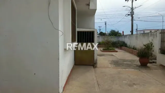 CASA COMERCIAL EN VENTA EN ESQUINA ESTRATEGICA ZONA NORTE - 10