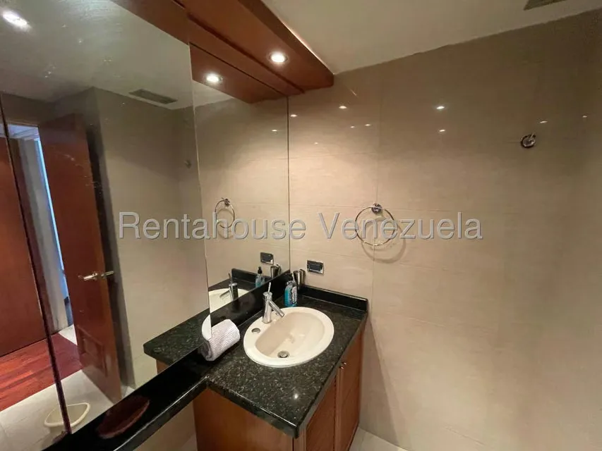 Apartamento (1 Nivel) en Alquiler en Los Chorros, Distrito Metropolitano - 13