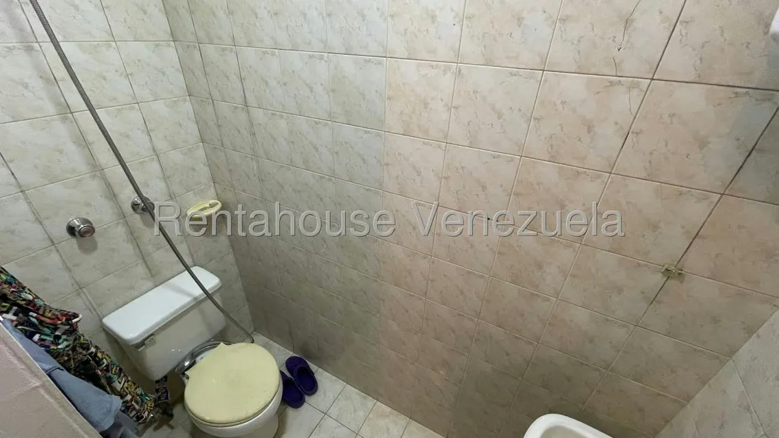 Apartamento (1 Nivel) en Alquiler en Los Chorros, Distrito Metropolitano - 17