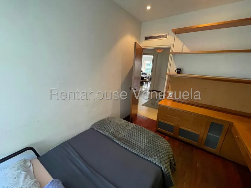 Apartamento (1 Nivel) en Alquiler en Los Chorros, Distrito Metropolitano - 25
