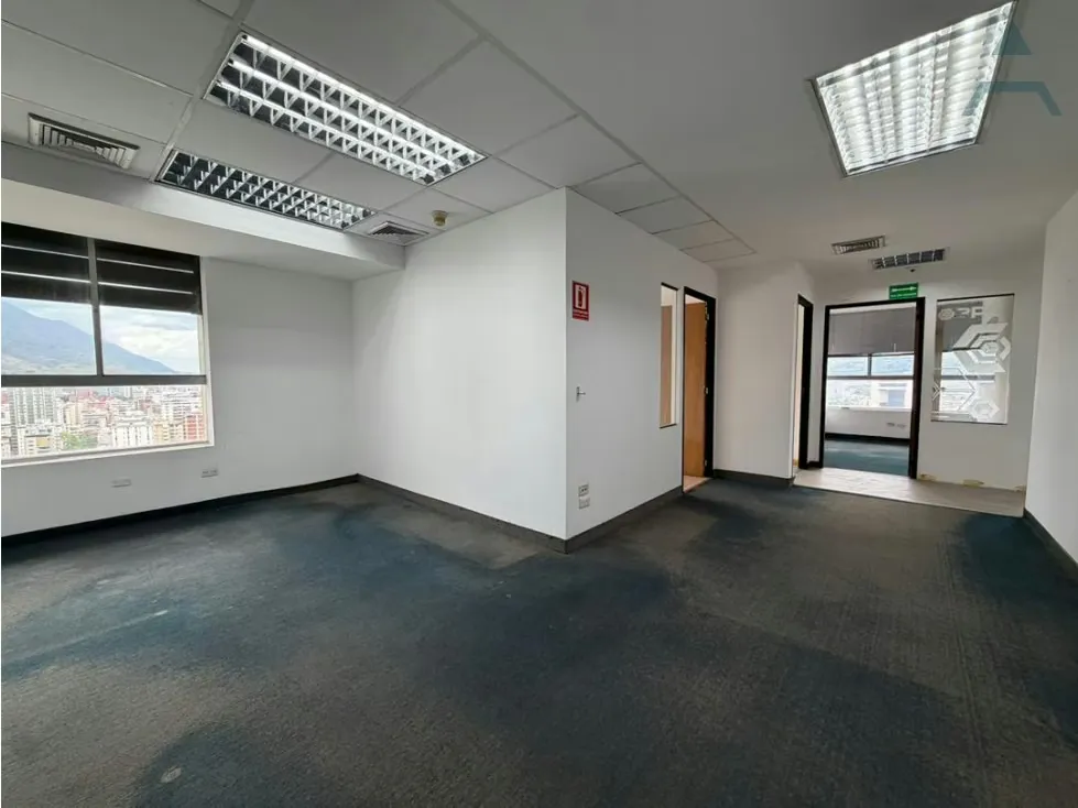 Se alquila Oficina 410² Altamira