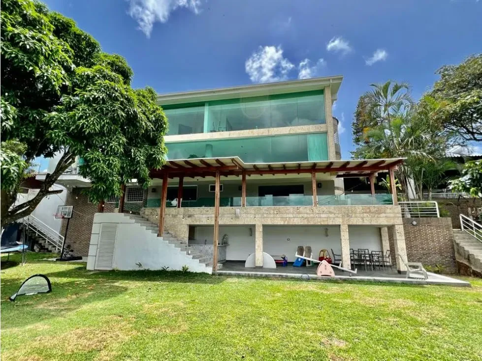 Se vende casa 1000m2 4h+2s/6B/4p Cumbres de Curumo